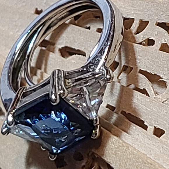 Ladies Ring for sale - Picture 11 of 14